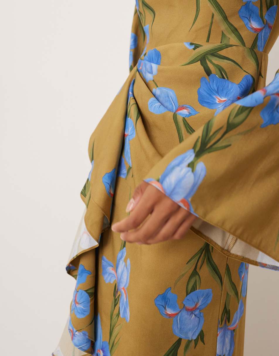 Long Sleeve Maxi Dress With Oversize Floral Print Ruffled Skirt